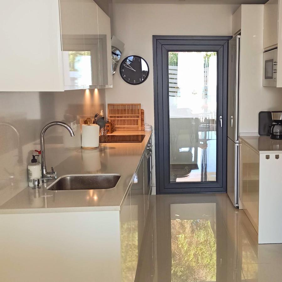 La Paloma Beach Apartment With Pool By Casa Del Sol Hr Manilva Luaran gambar