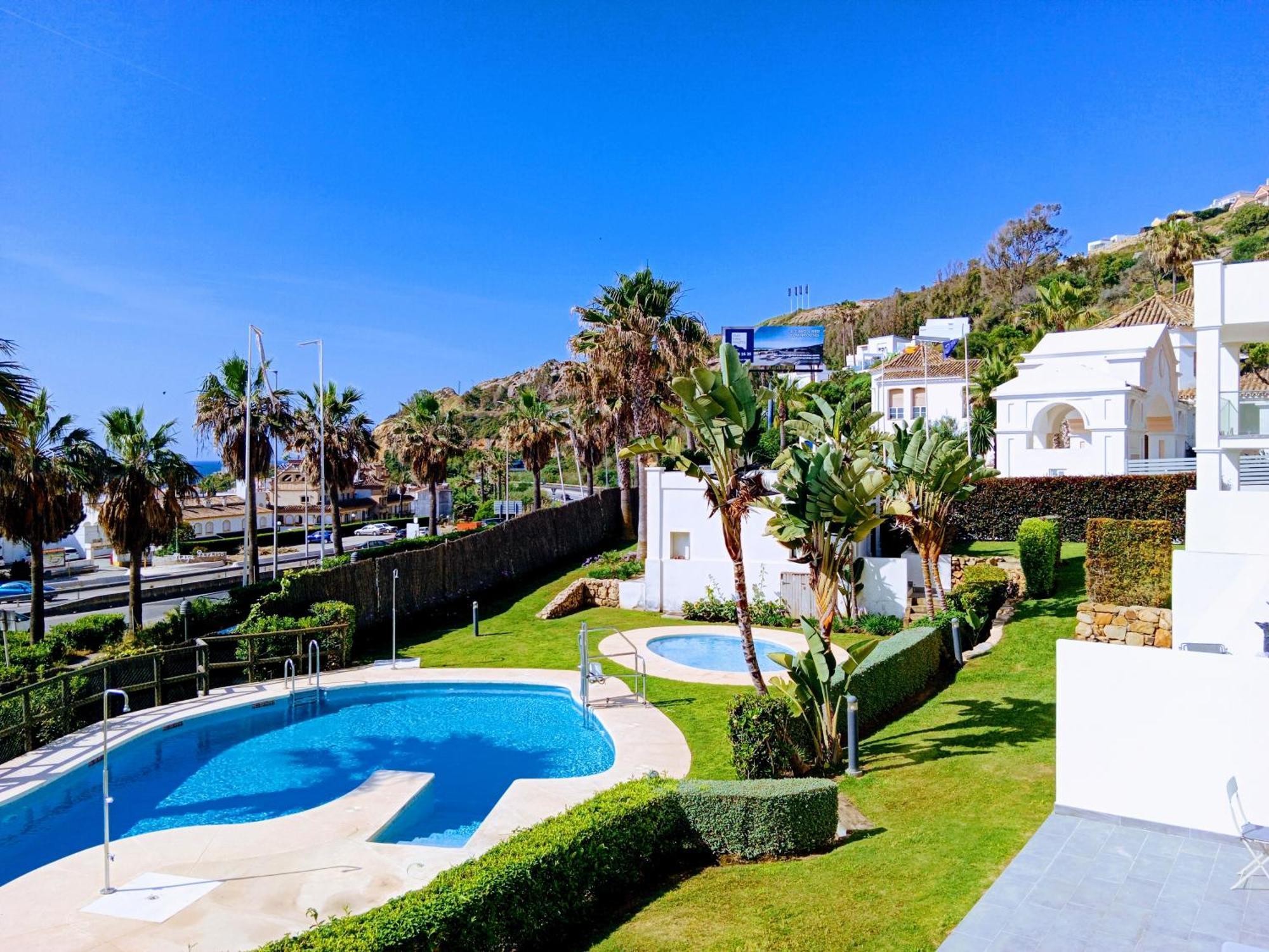 La Paloma Beach Apartment With Pool By Casa Del Sol Hr Manilva Luaran gambar